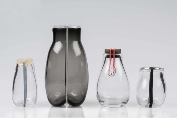 1. Preis: Aneta Koutná, Deutschland, Halle (Saale), Einweck- und Aufbewahrungsgläser „Einlegen, Einmachen, Aufbewahren. Hausgemachtes in handgemachten Gläsern“, 2015, Glas, Holz, Gummi, Edelstahl, geblasenes (freigeformtes) Glas Foto: Karina Hagema