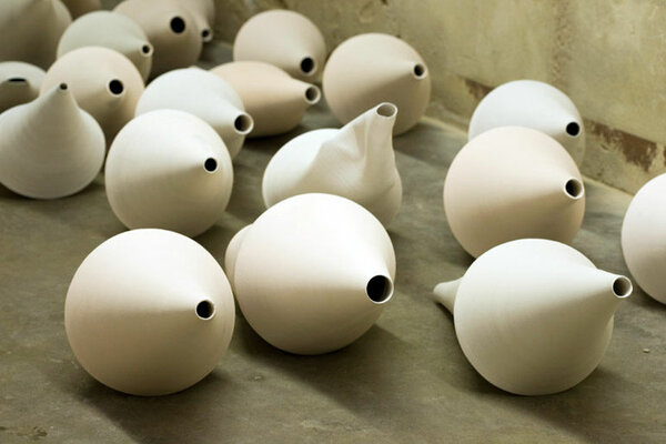 Claudia Klinkert, „ZOON POLITIKON“, Diplom, Plastik, Studienrichtung Keramik, 2007