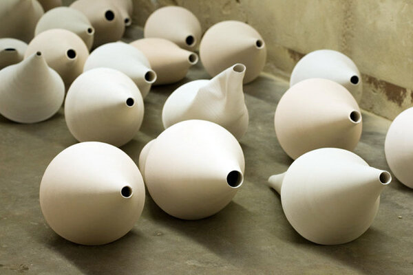 Claudia Klinkert, „ZOON POLITIKON“, Diplom, Plastik, Studienrichtung Keramik, 2007