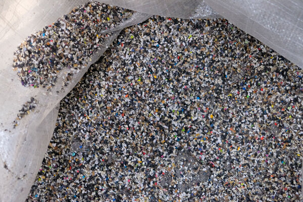 Schuhsohlengranulat im Recycling
